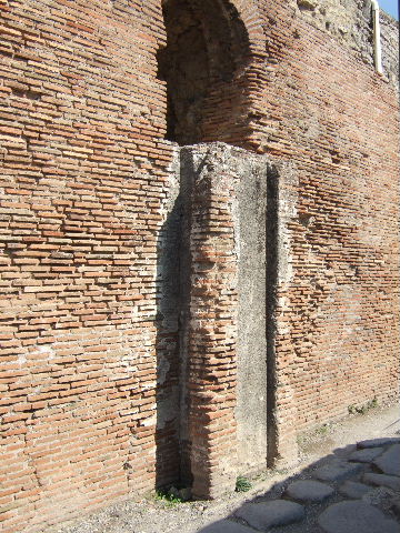 VII.5.8 Pompeii. Side wall with remains of water tower.