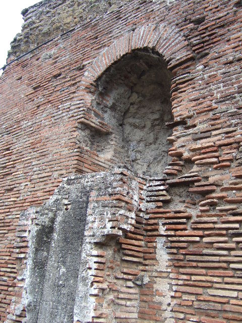 VII.5.8 Pompeii. Side wall with remains of water tower.