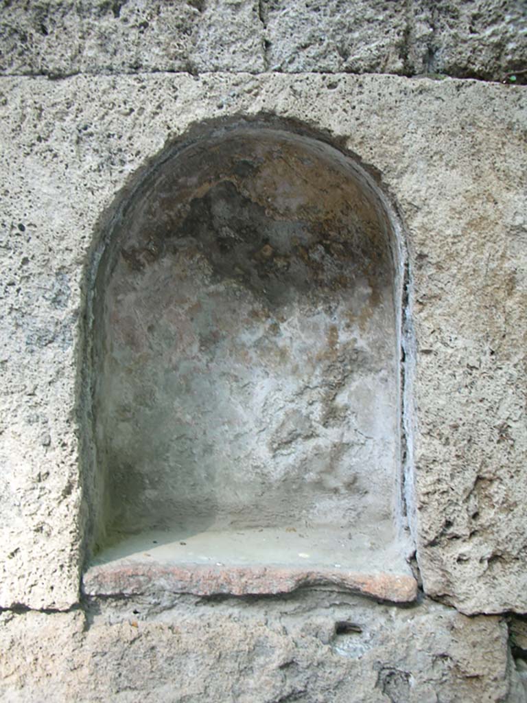 Porta Stabia, Pompeii. May 2010. Detail of niche. Photo courtesy of Ivo van der Graaff.