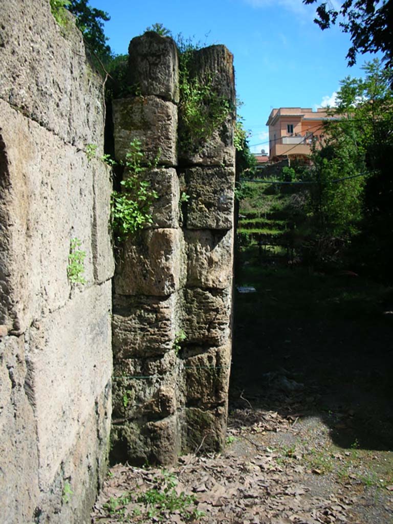 Porta Stabia, Pompeii. May 2010. Looking south along east wall. Photo courtesy of Ivo van der Graaff.

