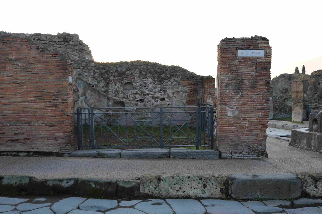 I.4.16 Pompeii. December 2018. Looking south to entrance doorway on Via dellAbbondanza. Photo courtesy of Aude Durand.