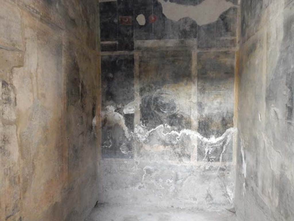 I.6.11 Pompeii. May 2015. Cubiculum 1, rear east wall. Photo courtesy of Buzz Ferebee.
