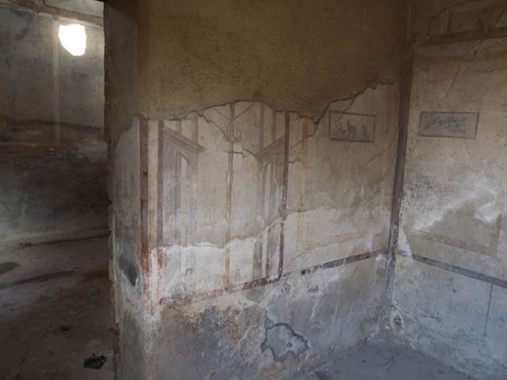 I.7.11 Pompeii. December 2006. East wall of cubiculum, with doorway into triclinium.
