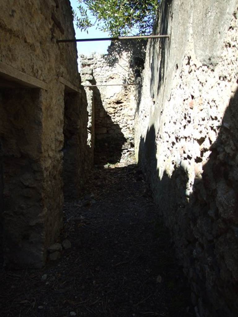 I.10.4 Pompeii. March 2009. Corridor M2 looking north to 2 doorways, one to kitchen corridor, and one to room 28.
