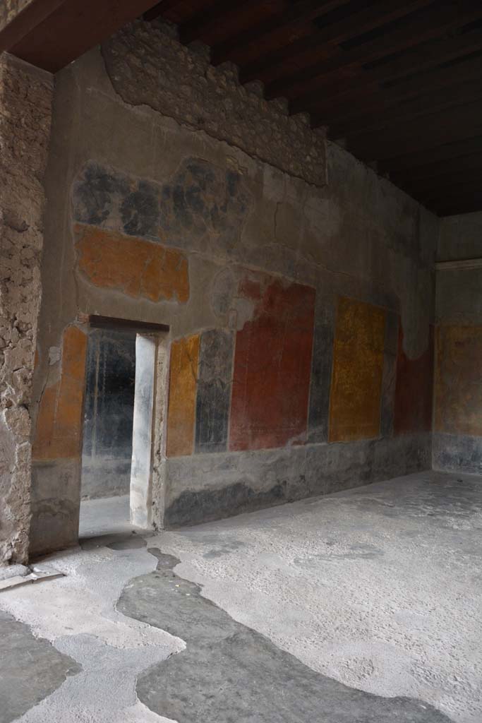 I.10.4 Pompeii. October 2017. Room 12, west wall with doorway to corridor 9.
Foto Annette Haug, ERC Grant 681269 DCOR.
