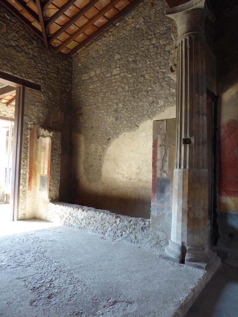 I.10.4 Pompeii. September 2017. Room 8, west wall.  
Foto Annette Haug, ERC Grant 681269 DCOR.
