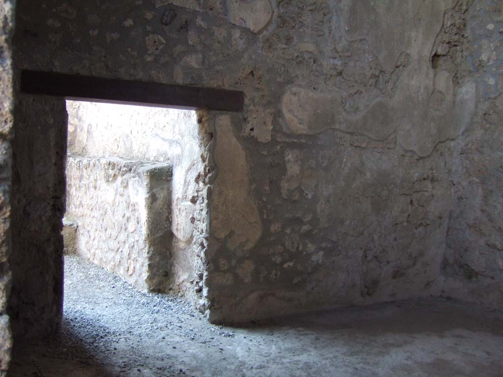I.10.16 Pompeii. September 2005. South side of atrium with doorway to corridor and to I.10.15.