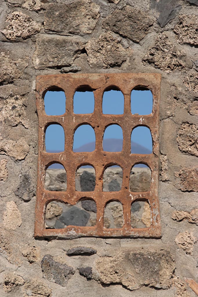 I.14.11 Pompeii. October 2022. 
Terracotta window in front façade. Photo courtesy of Klaus Heese.
