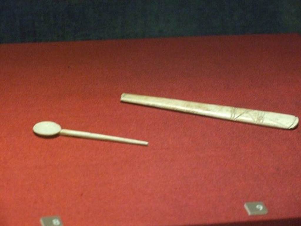 II.1.4 Pompeii.   Bone spatula (on right). SAP 10672a. Photographed at A Day in Pompeii exhibition at Melbourne Museum.  September 2009.