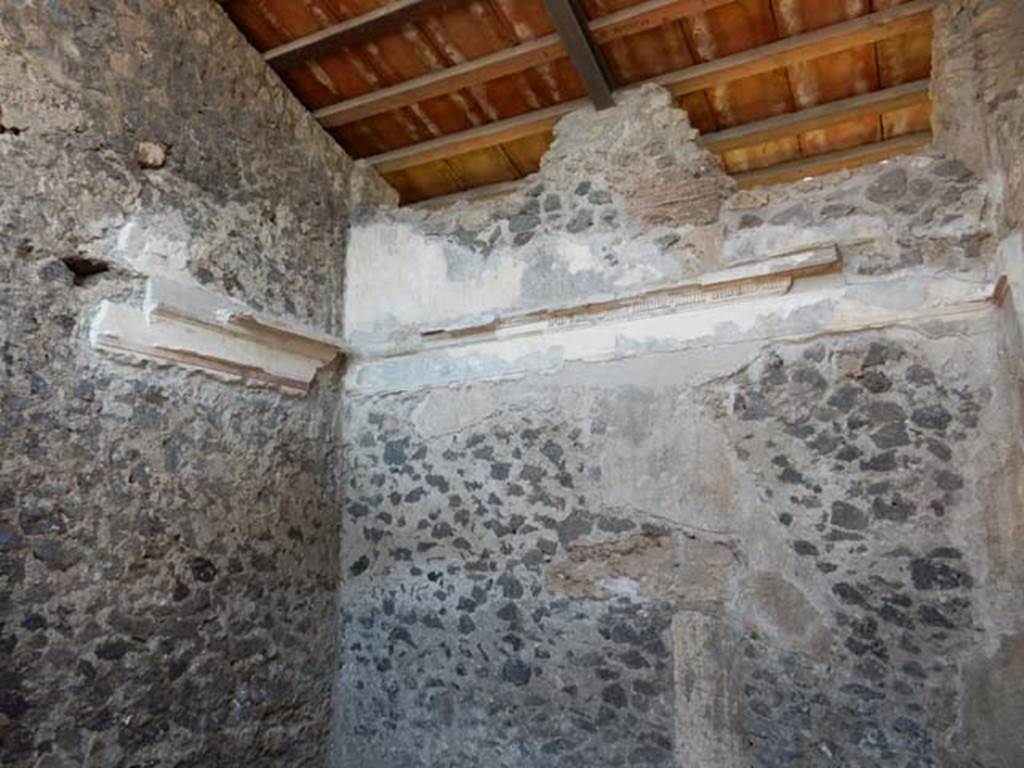 II.2.2 Pompeii. May 2016. Room 3, north-east corner and east wall. Photo courtesy of Buzz Ferebee.