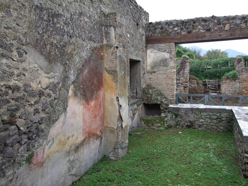 II.4.7 Pompeii. December 2006.  Looking north towards Via dell’Abbondanza
