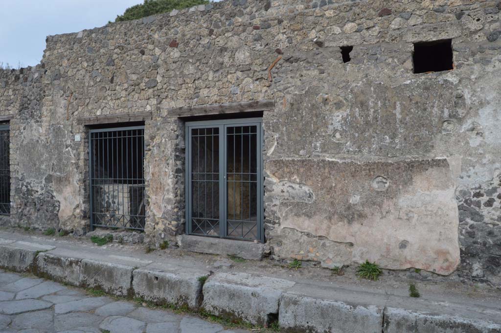 II.8.2 Pompeii, on right. March 2019. Looking towards entrance doorway, with II.8.3, on left.
Foto Taylor Lauritsen, ERC Grant 681269 DCOR.
