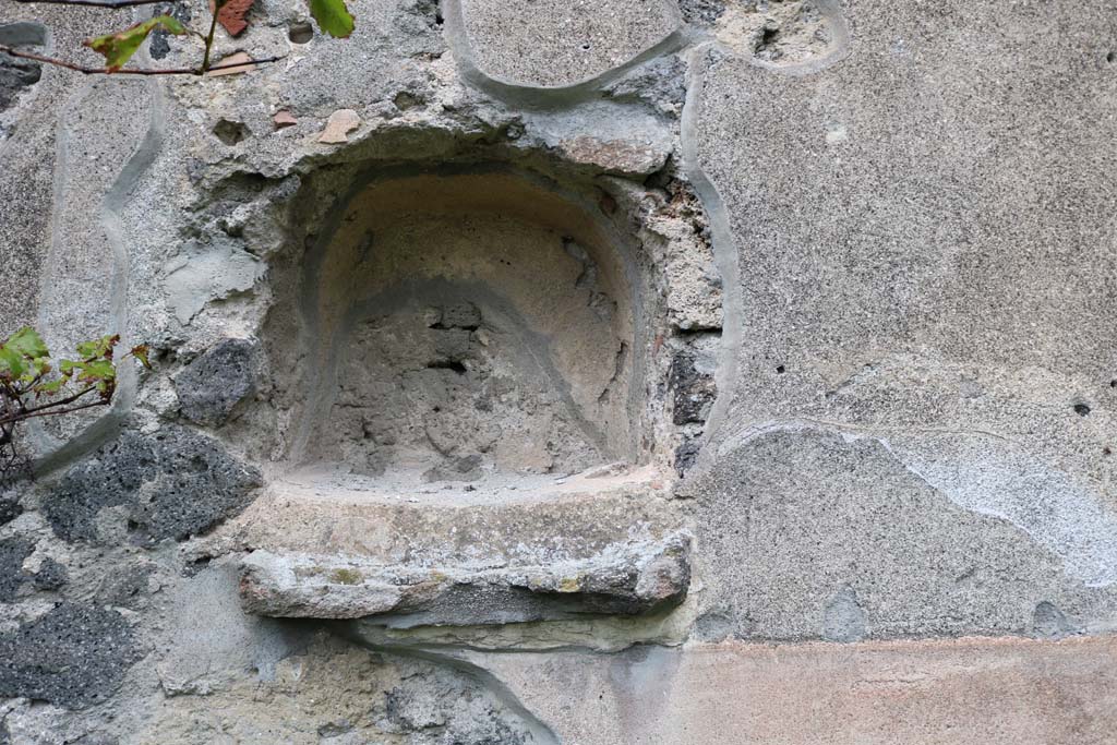 II.8.2 Pompeii. December 2018. Detail of niche set into north wall. Photo courtesy of Aude Durand.

