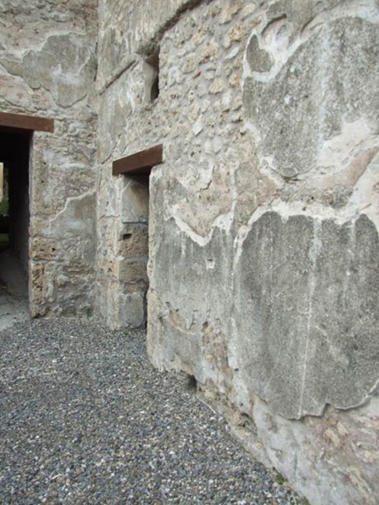 III.2.1 Pompeii.  March 2009.  Doorway to room 8.  Cubiculum.