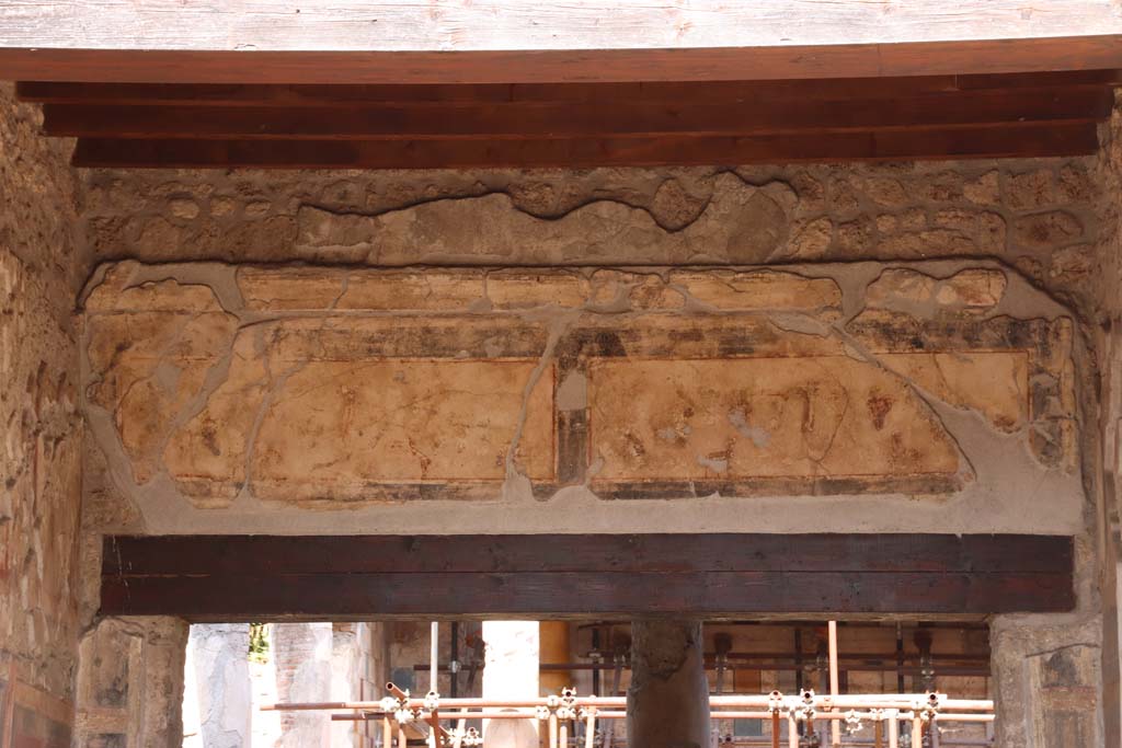 III.2.1 Pompeii. September 2019. Room 9, painted decoration above window in north wall in tablinum.
Photo courtesy of Klaus Heese.
