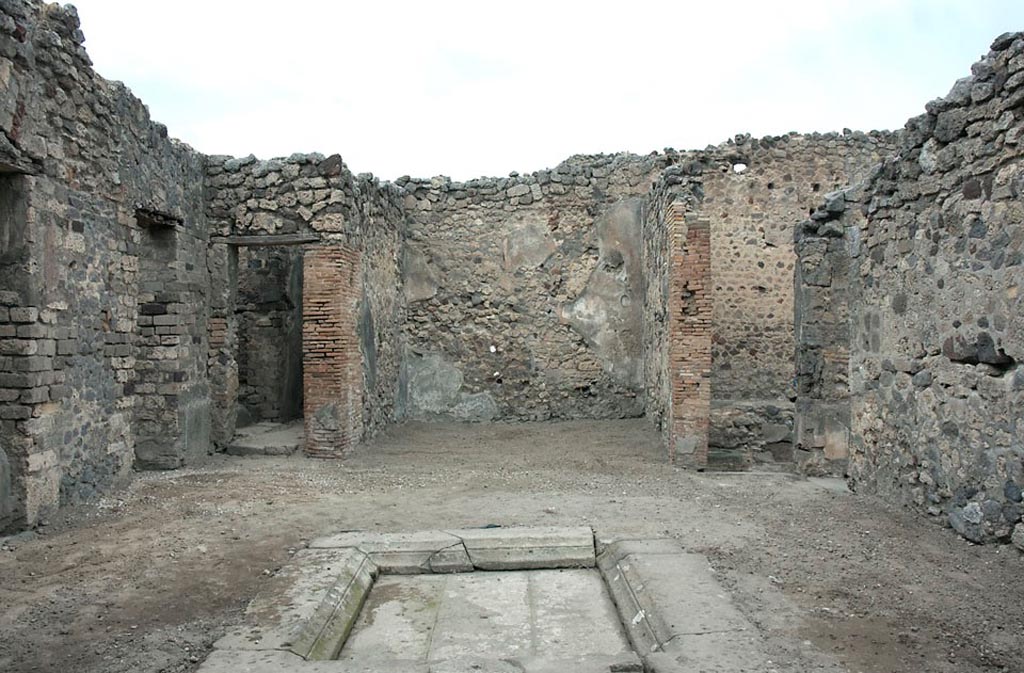 V.1.3 Pompeii. October 2023. 
Looking through doorway towards triclinium. Photo courtesy of Klaus Heese.
