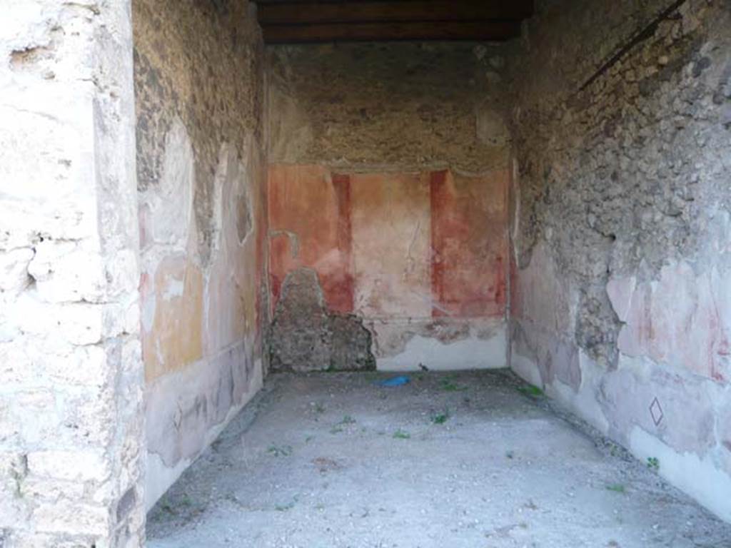 V.1.18 Pompeii. May 2012. Oecus p, looking north in large room on north side of peristyle.  Photo courtesy of Buzz Ferebee. 
