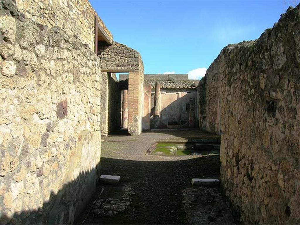 V.1.18 Pompeii. November 2012. Entrance corridor “a”.  
Photo Wikimedia, Courtesy of author Mentnafunangann. 
Use subject to a Creative Commons Attribution-Share Alike 3.0 Unported Licence
