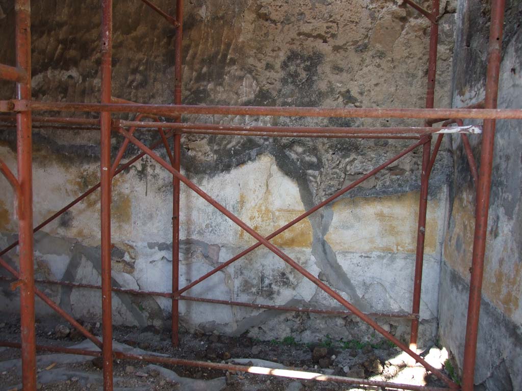 V.1.18 Pompeii. December 2007. North wall of cubiculum “d” on north side of atrium.