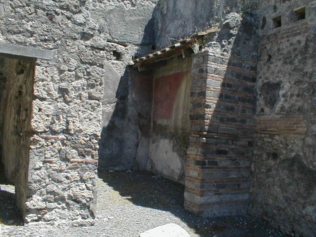 V.1.31 Pompeii. May 2005. Doorway to rear room in east wall on south side.

