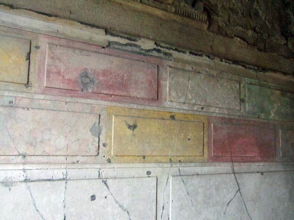 V.2.h Pompeii. December 2005. Cubiculum g, east wall decorated in First Style.
