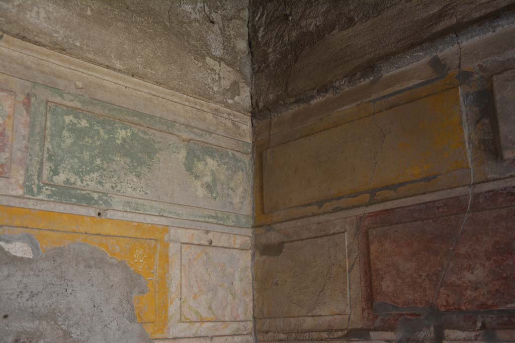 V.2.h Pompeii. October 2019. Cubiculum g, detail from south-west corner.
Foto Annette Haug, ERC Grant 681269 DCOR.
