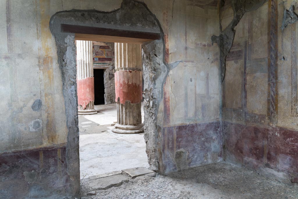 V.2.i Pompeii. March 2023. 
Room 4, looking towards west wall with doorway to atrium, and north-west corner of cubiculum. Photo courtesy of Johannes Eber.
