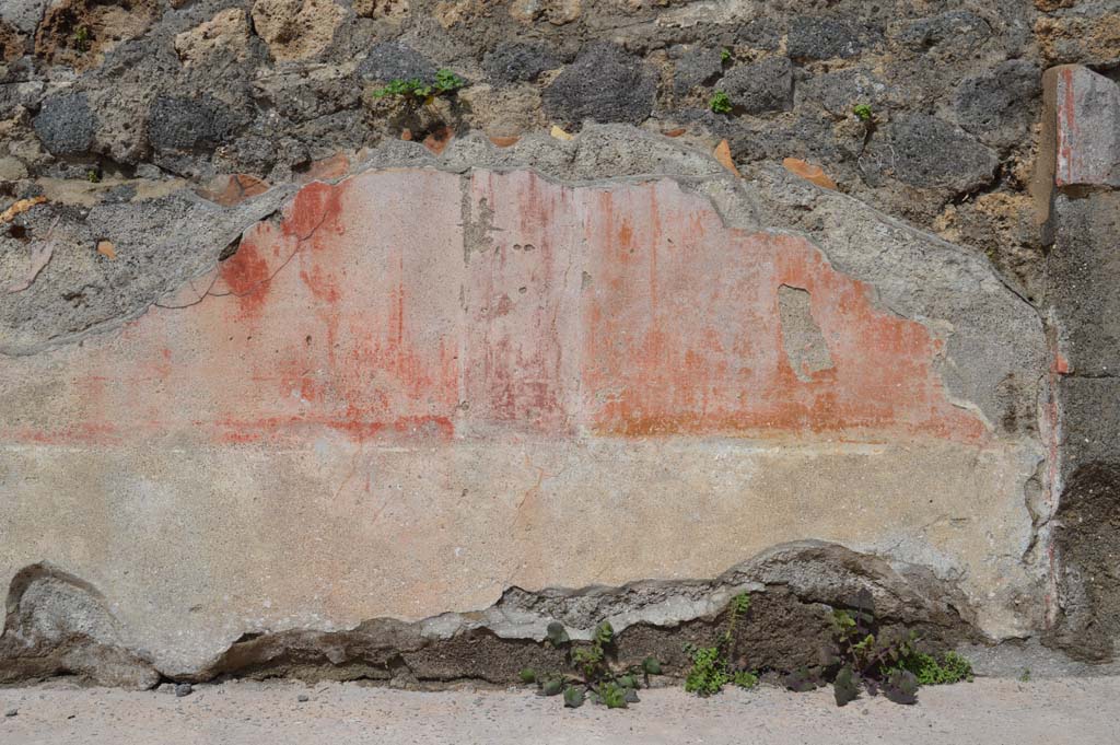 V.5.3 Pompeii. March 2018. Detail of painted decoration on plaster to west (left) of entrance doorway.
Foto Taylor Lauritsen, ERC Grant 681269 DÉCOR.
