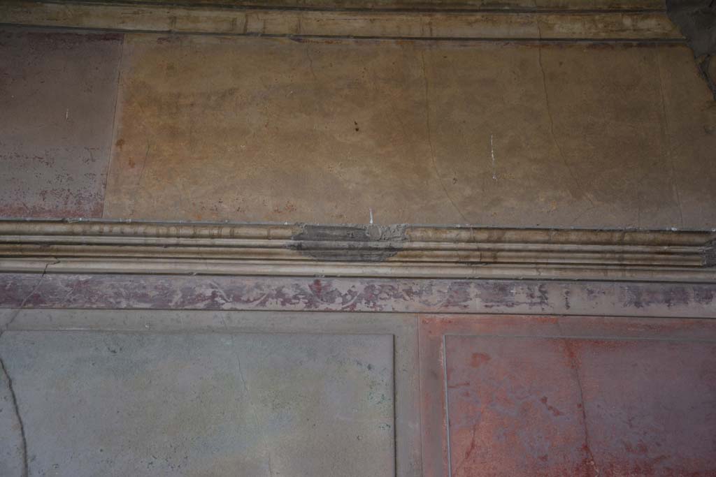 VI.2.4 Pompeii, December 2017. Detail from upper south wall towards east end.
Foto Annette Haug, ERC Grant 681269 DÉCOR.
