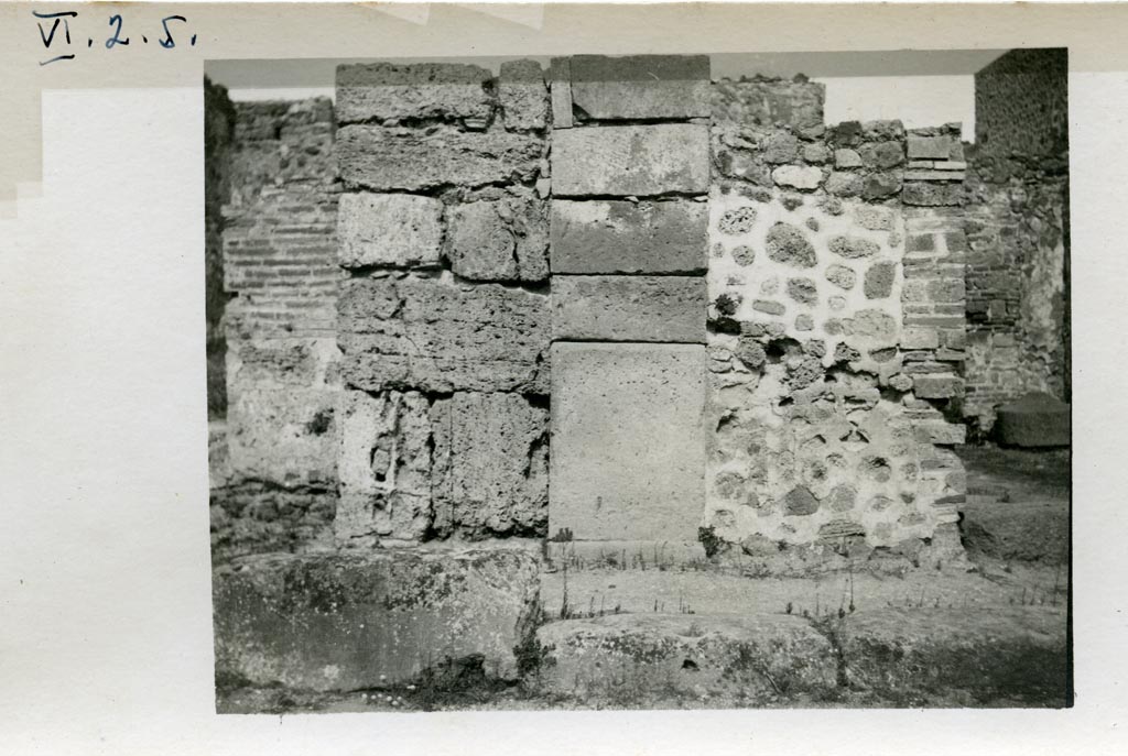 VI.2.6 Pompeii, but numbered as VI.2.5 on photo. Pre-1937-1939. 
Detail of wall on north side of entrance to V.2.6 between it and VI.2.7, on left.
Photo courtesy of American Academy in Rome, Photographic Archive. Warsher collection no. 95.
