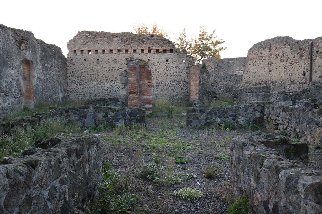 VI.7.22 Pompeii. December 2018. Looking west from entrance. Photo courtesy of Aude Durand.