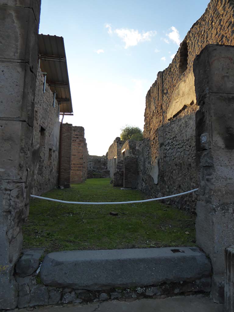 VI.8.20 Pompeii. January 2017. Looking west from entrance doorway.
Foto Annette Haug, ERC Grant 681269 DCOR.
