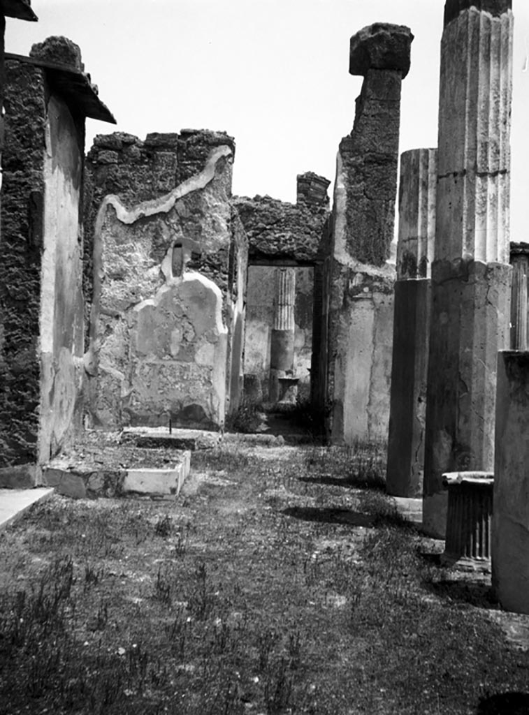 VI.9.6 Pompeii. W.786.  Room 3, looking east along the north side of the atrium towards corridor 10, to pseudo-peristyle.
The doorway to room 12 is on the left.
Photo by Tatiana Warscher. Photo © Deutsches Archäologisches Institut, Abteilung Rom, Arkiv. 
