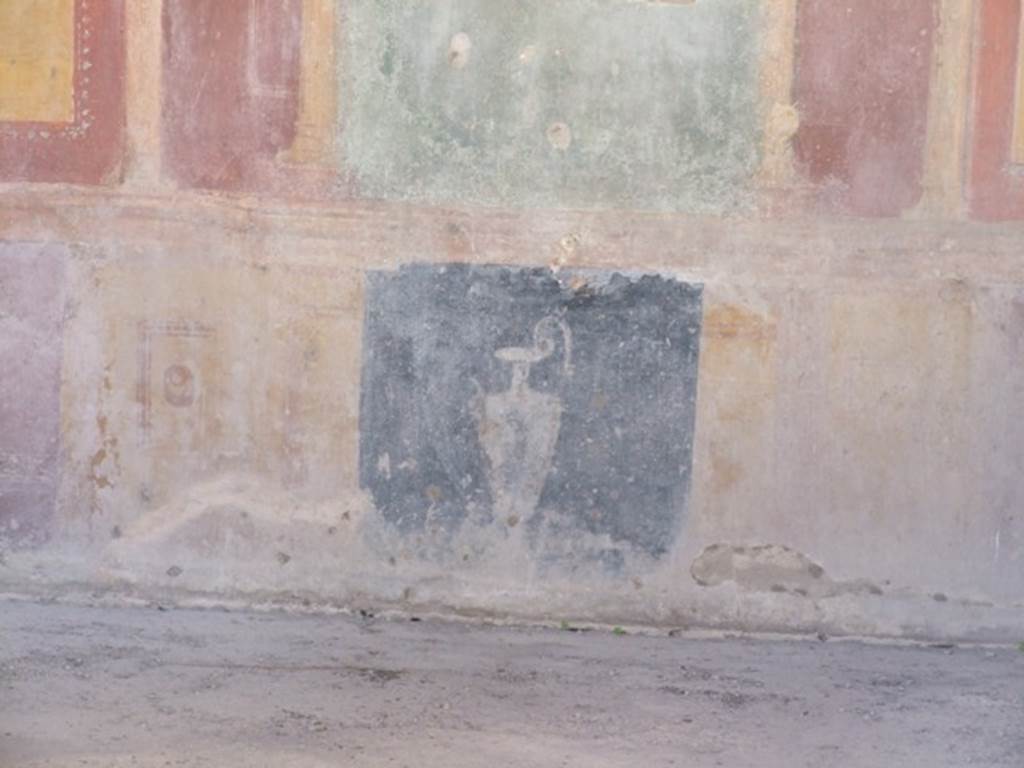 VI.9.6 Pompeii. March 2009. Room 6, wall painting of jug from west wall of peristyle. 