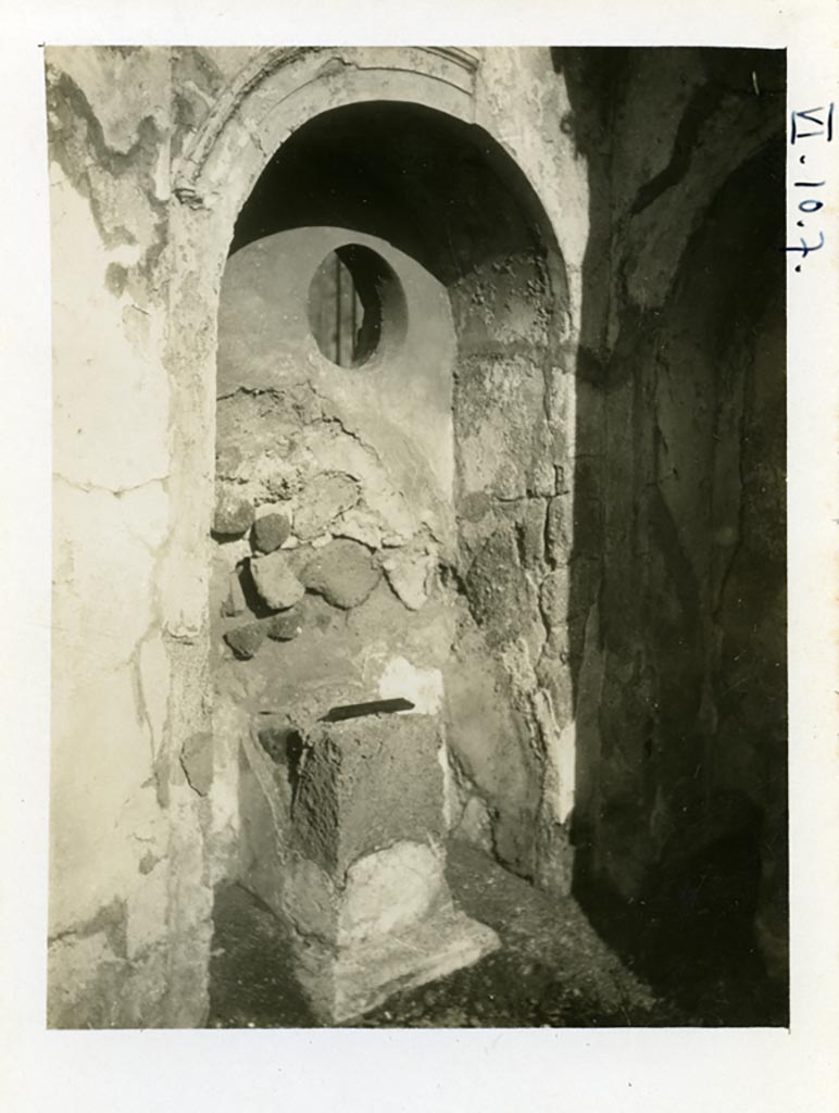 VI.10.7 Pompeii. Pre-1937-39. Room 15, north side of garden area. Arched recess 19.
Photo courtesy of American Academy in Rome, Photographic Archive. Warsher collection no. 1521
