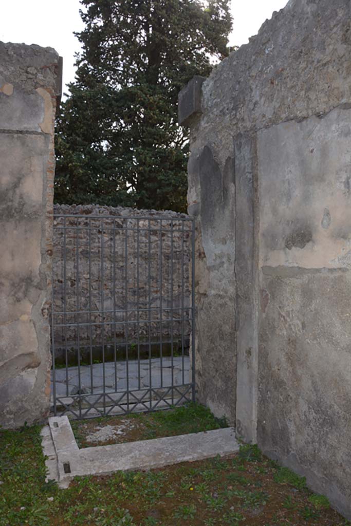 VI.11.9 Pompeii. October 2017. Room 1, entrance doorway and west wall.
Foto Annette Haug, ERC Grant 681269 DCOR

