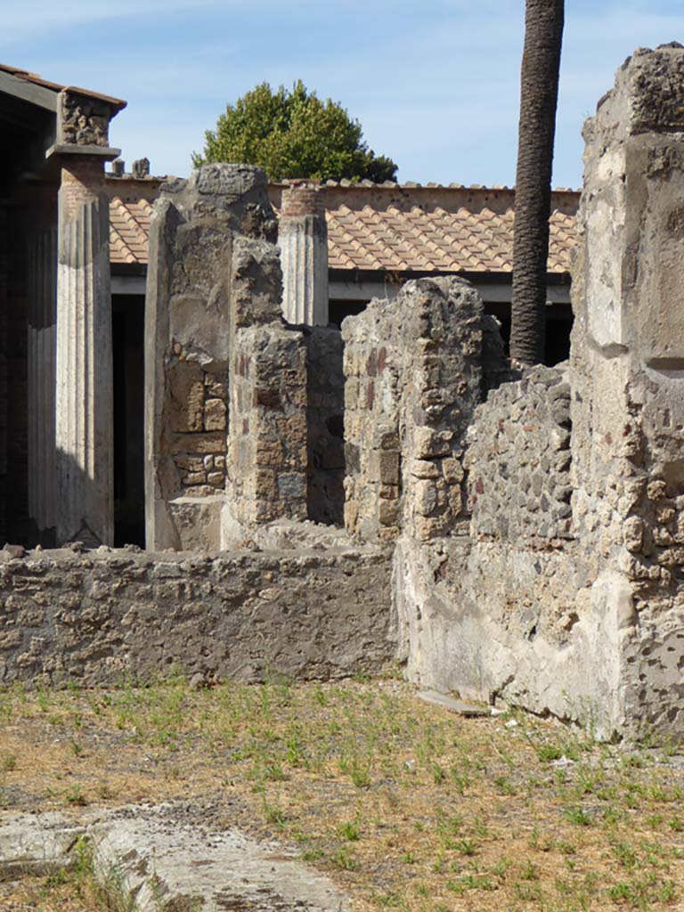 VI.11.9 Pompeii. September 2017. Room 3, north-east corner of atrium.
Foto Annette Haug, ERC Grant 681269 DCOR


