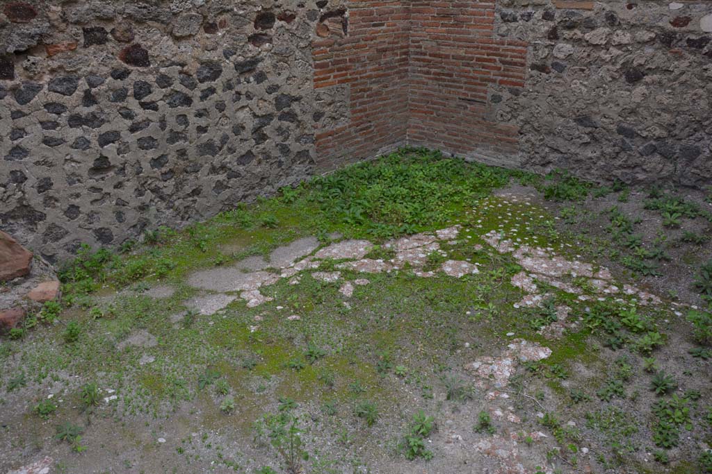 VI.11.10 Pompeii. October 2017. Room 26, looking across flooring towards south-east corner.
Foto Annette Haug, ERC Grant 681269 DCOR

