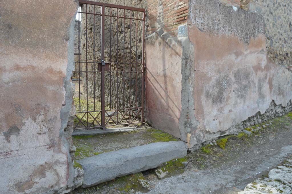 VI.14.22 Pompeii. March 2018. Looking towards entrance doorway.
Foto Taylor Lauritsen, ERC Grant 681269 DÉCOR.

