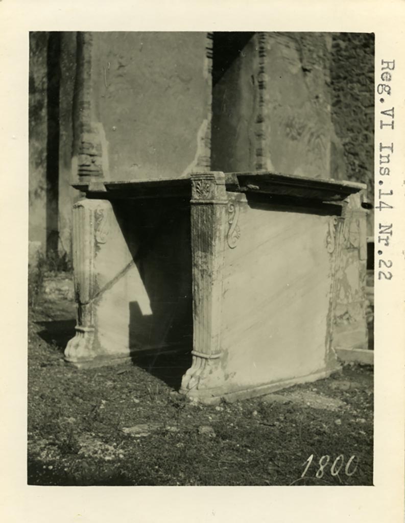 VI.14.22 Pompeii. Pre-1937-39. Room 1, detail of marble table or cartibulum in atrium.
Photo courtesy of American Academy in Rome, Photographic Archive.  Warsher collection no. 1800.
