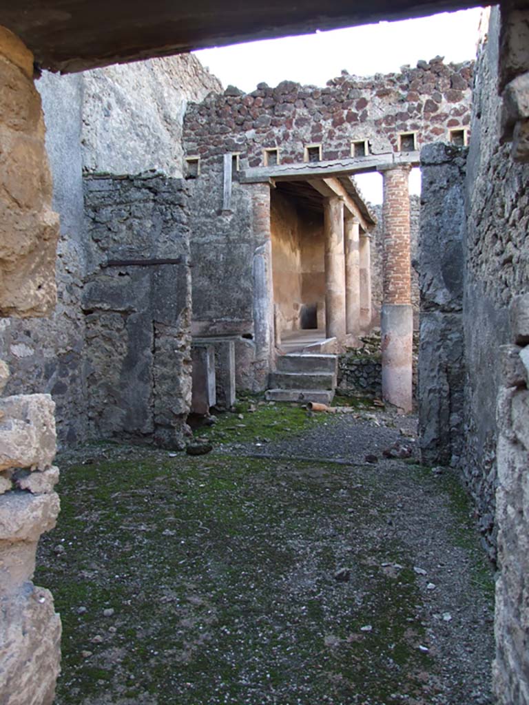 VI.14.22 Pompeii. December 2007. 
Room 5, looking west to peristyle which has been converted with vats for fulling.
