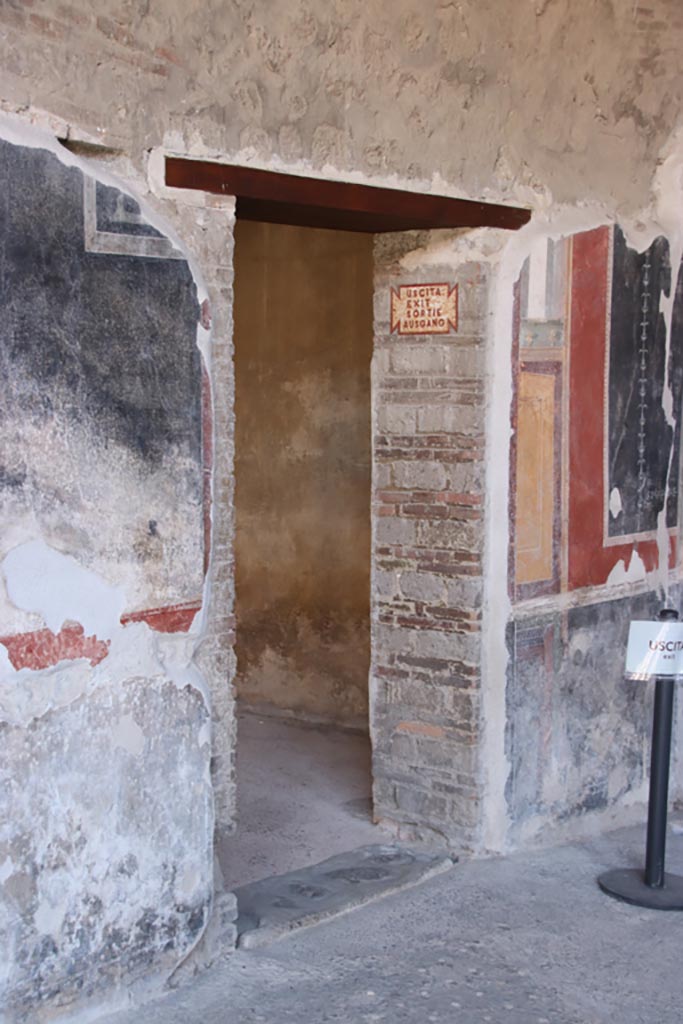 VI.15.1 Pompeii. October 2023. 
Doorway in south-east corner of peristyle leading into room “o”. Photo courtesy of Klaus Heese.
