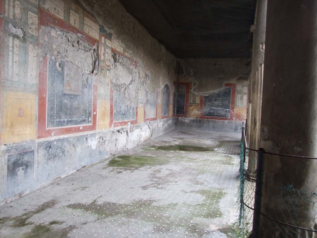 VI.15.1 Pompeii. December 2006. South wall of peristyle, looking west towards south-west corner.