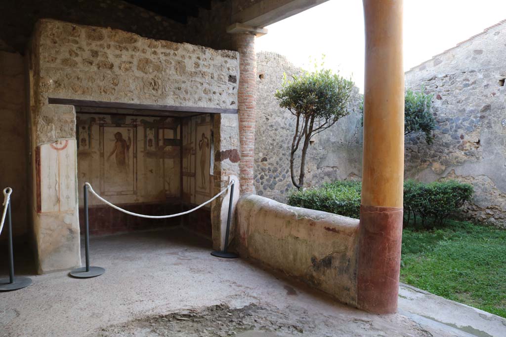 VI.15.8 Pompeii. December 2018. Looking south along the portico. Photo courtesy of Aude Durand.