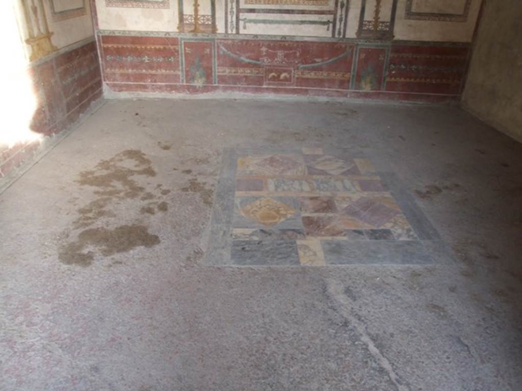VI.15.8 Pompeii. December 2007. Decorative marble inlaid floor panel of oecus. According to NdS, the floor was signinum and had a beautiful rectangle of coloured marble in the middle.
See Notizie degli Scavi, March 1898, (p.126)
