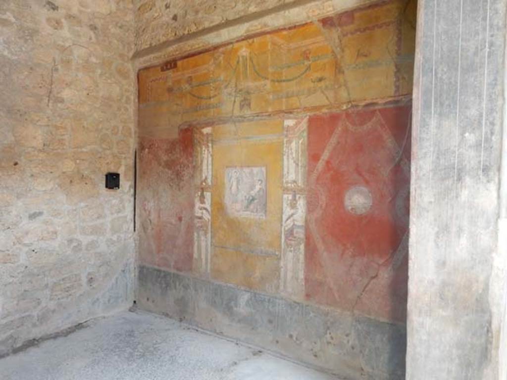 VI.16.15 Pompeii. May 2015. Room F, looking towards west wall. Photo courtesy of Buzz Ferebee.
