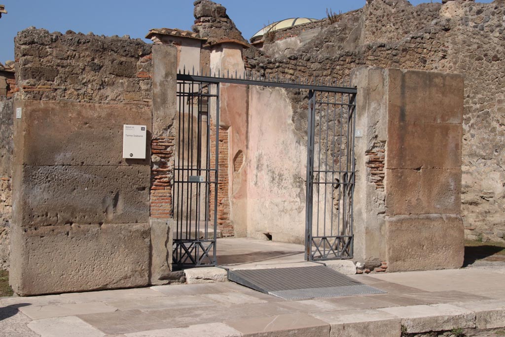 VII.1.8 Pompeii. October 2023. Looking towards entrance doorway and east wall of vestibule A. Photo courtesy of Klaus Heese.
