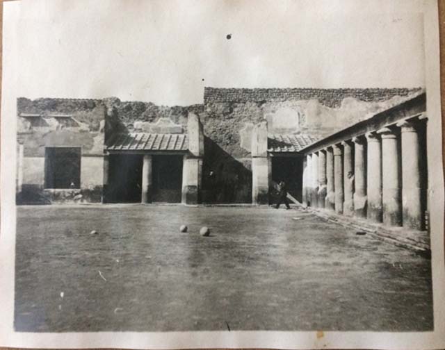 VII.1.8 Pompeii. October 2001. East side of portico B looking north from entrance.
Photo courtesy of Peter Woods.