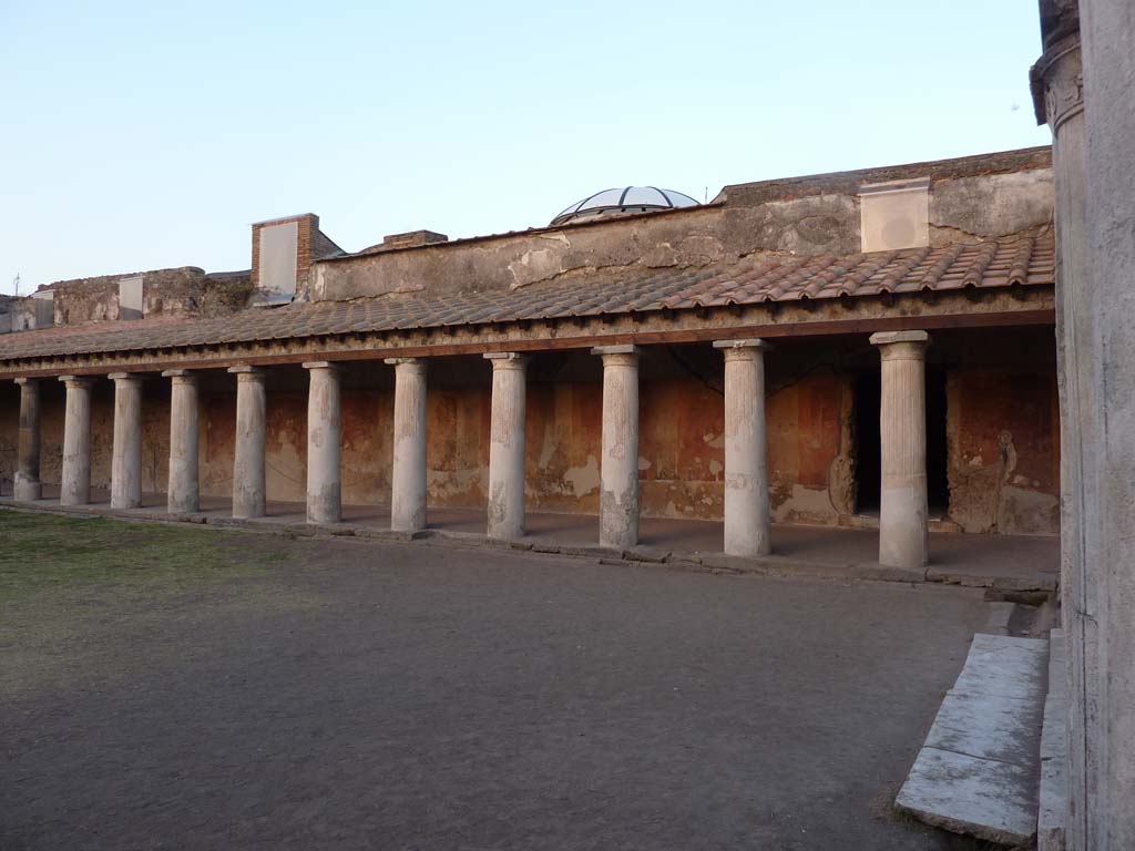 VII.1.8 Pompeii. October 2014. East portico B, from north end of Vestibule A.
Foto Annette Haug, ERC Grant 681269 DÉCOR
