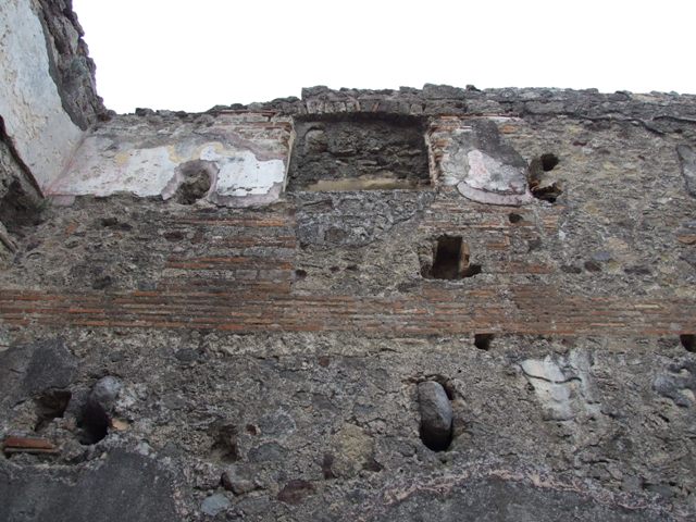 VII.1.8 Pompeii. December 2007. Room 8, women’s baths anteroom, east wall showing upper floors.